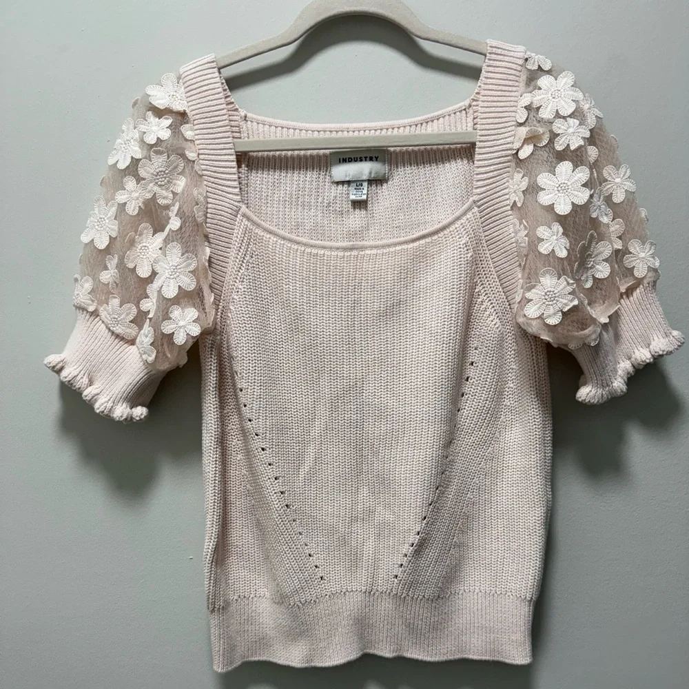 INDUSTRY REPUBLIC CLOTHING KNIT PUFF SLEEVE FLORAL APPLIQUÉ WOMEN’S SIZE: L - Picture 2 of 11